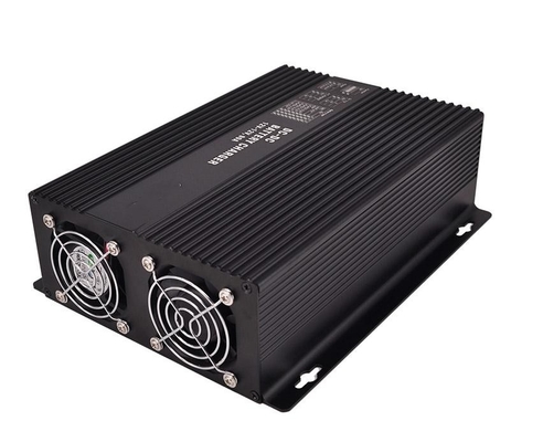 شاحن بطارية متردد 12 فولت 30A مع 390 واط Pvmax حماية القطبية العكسية الدرجة المقاومة للماء IP20/IP65