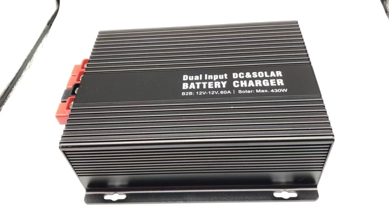 وحدة تحكم بشاحن البطارية الشمسية ذات المدخلات المزدوجة 12V B2B 60A MPPT 30A
