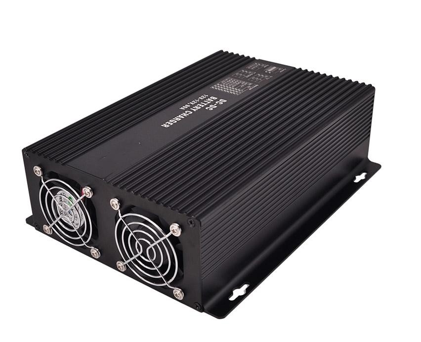 شاحن بطارية متردد 12 فولت 30A مع 390 واط Pvmax حماية القطبية العكسية الدرجة المقاومة للماء IP20/IP65